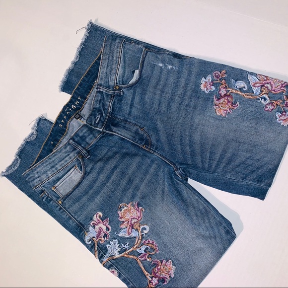 The Straight Jeans - Picture 2 of 5